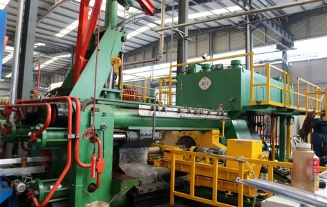 公司新上2000噸擠壓機(jī)一臺(tái)